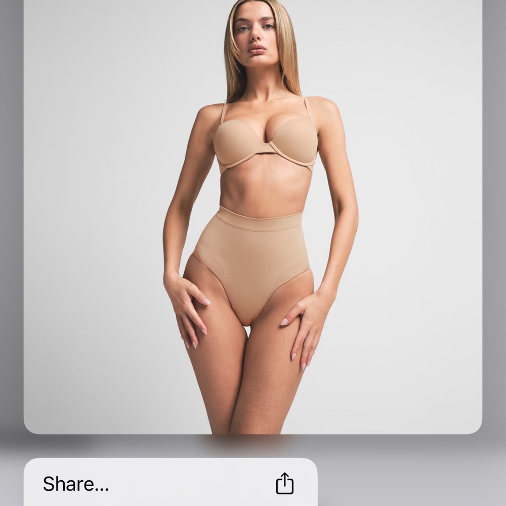 Seamless  sculpting mid waist brief